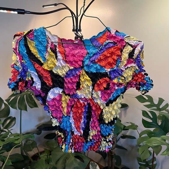 Funky Ruffled Popcorn Top - Picture 5 of 6